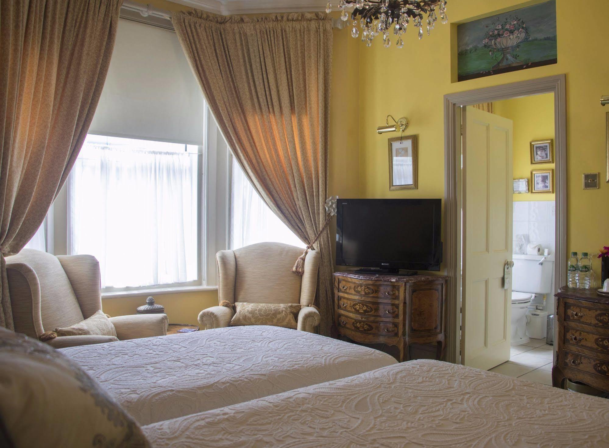 Albert & Victoria Guest House イーストボーン エクステリア 写真